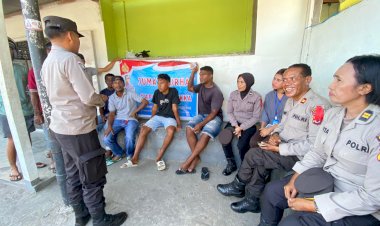 KASAT-BINMAS-POLRES-SIKKA-IPTU-DONATUS-PARU-BERSAMA-PERSONIL-BINMAS-LAKSANAKAN-GIAT-CUMAT-CURHAT-DAN-COOLLING-SYSTEM-DI-WILAYAH-HUKUM-POLRES-SIKKA
