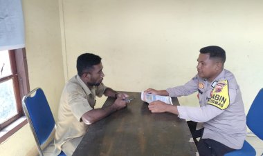 Bhabinkamtibmas-Desa-Bhera--Laksanakan--Patroli-Sambang--Ciptakan-Situasi--Kamtibmas-Kondusif
