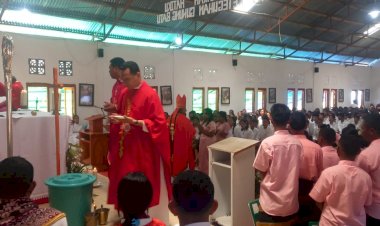 PENGAMANAN-RANGKAIAN-IBADAH-MISA-PENTAHBISAN-KAPELA-STASI-STA.-MARIA-MATER-DOLOROSA-PEIPENGA-DAN-PENERIMAAN-SAKRAMEN-KRISMA-OLEH-BAPA-USKUP-MAUMERE-MGR.-EDWALDUS-MARTINUS-SEDU,-PR