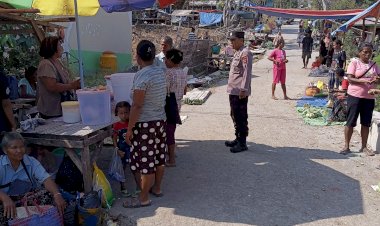 Personil-Pos-Pol-Nebe,Polsek-Waigete,Polres-Sikka-Giatkan-Patroli-dan-Pengaturan-Lalu-Lintas-Guna-Mewujudkan-Kamtibmas-di-Pasar-Nebe,-Kec.Talibura,Kab.Sikka
