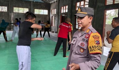 Kabag-SDM-Polres-Sikka-Pantau-Langsung-Latihan-Bela-Diri-Persiapan-Ujian-Kenaikan-Pangkat