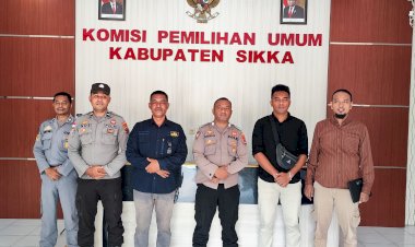 Pengecekan-Rutin-IPDA-LEONARDUS-TUNGA-Pastikan-Pengamanan-Optimal-di-Kantor-Bawaslu-dan-KPUD-Sikka