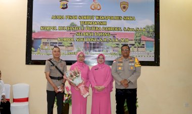 Suasana-Penuh-Haru-di-Acara-Pisah-Sambut-Wakapolres-Sikka