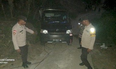 Polsek-Paga-Rilis:-Insiden-Tergulingnya-Mobil-Pickup-saat-Pengantaran-Jenazah!