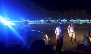 Kegiatan-Patroli-Lampu-Biru-Oleh-Personil-Sat-Lantas-Polres-Sikka-di-Wilayah-Hukum-Polres-Sikka.