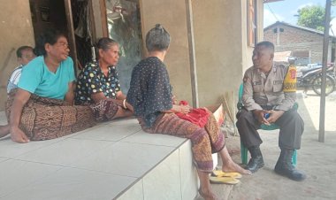 BHABINKAMTIBMAS-POLSEK-PAGA-POLRES-SIKKA-LAKSANAKAN-KEGIATAN-SAMBANG-DAN-MEMBERIKAN-HIMBAUAN-KAPOLRES-SIKKA-KEPADA-WARGA-DESA-BINAAN.