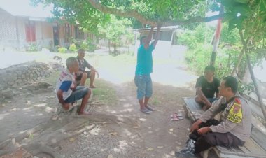 Bhabinkamtibmas-Optimalkan-Giat-Patroli-Demi-Menjaga-Keamanan-di-Lingkungan-Dusun-Lela