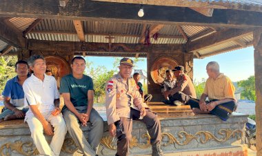 KEGIATAN-COLLING-SYSTEM-DAN--PENGGALANGAN-DENGAN-SALAH-SATU-TOKOH-MASYARAKAT-DESA-BU-NUAPUU,-KEC.-TANAWAWO,-KAB.-SIKKA,-DALAM-RANGKA-MENDUKUNG-PILKADA-DAMAI-2024-DI-WILAYAH-KAB.-SIKKA