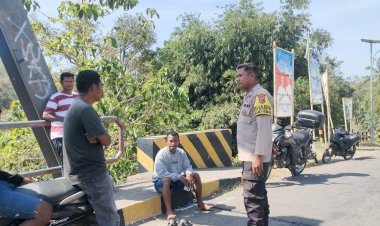 Bhabinkamtibmas-Desa-Bhera-Patroli-Sambang,-Warga-Dukung-Upaya-Jaga-Kamtibmas-Jelang-Pilkada