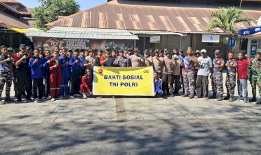 Peringati-Hut-Tni-Ke-79,-Puluhan-Personil-Tni-Polri-Gelar-Karya-Bakti-Di-Pasar-Alok