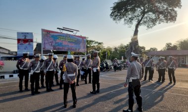 Polres-Sikka-Gelar-Pengamanan-dan-Pengaturan-Lalu-Lintas-di-Sekitar-Gereja-Katedral-untuk-Misa-Requiem-Uskup.