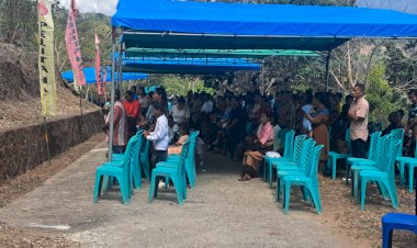 BHABINKAMTIBMAS-POLSEK-KEWAPANTE,POLRES-SIKKA-LAKSANAKAN-PENGAMANAN-MISA-PENGURAPAN-ORANG-SAKIT-DI-GUA-MARIA-PEMBAGI-RAHMAT-KEWAPANTE