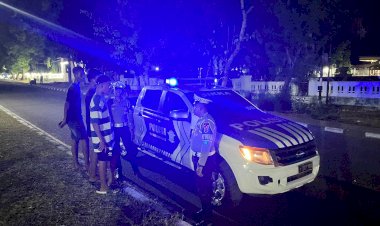 Polres-Sikka-Gelar-Patroli-Lampu-Biru,-Pastikan-Keamanan-dan-Kelancaran-Lalu-Lintas-di-Malam-Hari