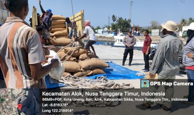Personel-Polsek-Alok-Gelar-Patroli-Dialogis-di-Pelabuhan-L.-Say-dan-Wuring,-Jaga-Situasi-Tetap-Kondusif