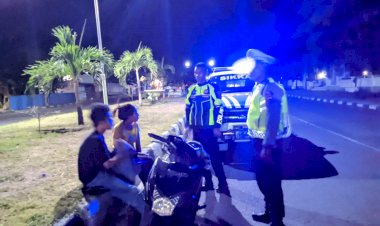 Polres-Sikka-Gelar-Patroli-Lampu-Biru-untuk-Ciptakan-Kamseltibcarlantas-di-Wilayah-Rawan