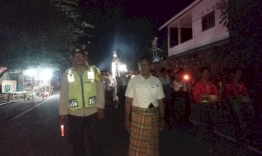 Umat-Katolik-Laksanakan-Perarakan-Arca-Bunda-Maria