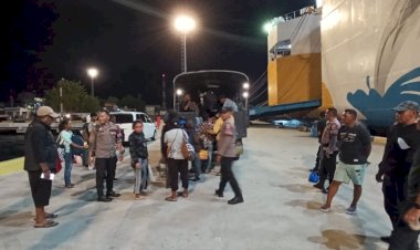 31-Pekerja-Non-Prosedural-Diamankan-di-Pelabuhan-L.-Say-Maumere,-Terindikasi-Akan-Dipekerjakan-di-Kalimantan-Tengah-Tanpa-Dokumen-Resmi