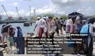 Personil-KPPP-Laut-Polres-Sikka-Melaksanakan-Patroli-untuk-Menjaga-Keamanan-di-Sekitar-Pelabuhan-.