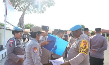 Polres-Sikka-Gelar-Apel-Fungsi,-Kasie-Propam-Ingatkan-Pentingnya-Disiplin-dan-Integritas