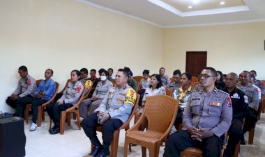 Personil-Polres-Sikka-Melaksanakan-Ibadah-dan-Pembinaan-Rohani-untuk-Meningkatkan-Integritas-dan-Moral-Personel.