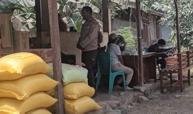 KAPOSPOL-TALIBURA-POLRES-SIKKA-LAKSANAKAN-MONITORING-PENGUNGSI-LETUSAN-GUNUNG-LEWOTOBI.
