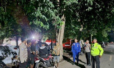 Personel-Polres-Sikka-Jaga-Kondusivitas-di-Lokasi-Pengungsian-Erupsi-Gunung-Lewotobi