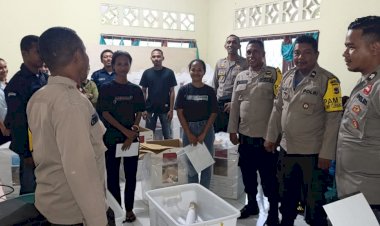 Hari-Kedua-Rapat-Pleno-Rekapitulasi-Suara-Pilkada-Sikka-Berlangsung-Kondusif-di-Tingkat-Kecamatan