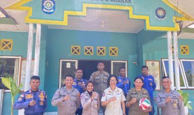 Sat-Binmas-Polres-Sikka-Jalin-Sinergi-dengan-Satpol-PP,-Serahkan-Sarana-Kontak