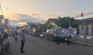 Polres-Sikka-Gelar-Pengamanan-dan-Pengaturan-Lalu-Lintas-di-Lokasi-Jualan-Takjil