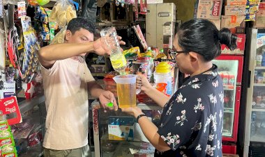 Satgas-Pangan-Polres-Sikka-Lakukan-Sidak-Pasar,-Pastikan-Volume-Minyak-Goreng-“Minyak-Kita”-Sesuai-Standar