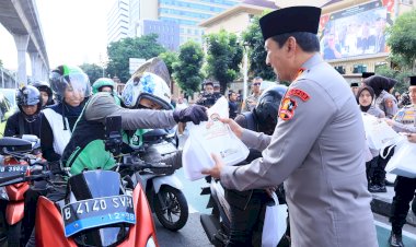 Polri-dan-Media-Bersinergi-Berbagi-Takjil-Serentak-di-Seluruh-Indonesia