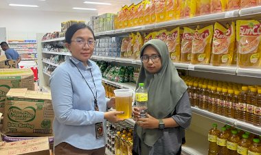 SATGAS-PANGAN-POLRES-SIKKA-CEK-MINYAK-GORENG-“MINYAK-KITA”-DI-PASARAN