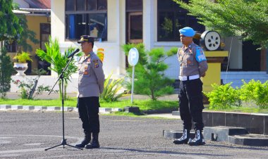 Polres-Sikka-Gelar-Apel-Pagi,-Kabag-SDM-Tekankan-Kedisiplinan-dan-Apresiasi-Kinerja-Bhabinkamtibmas