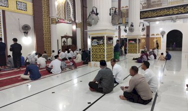 Polres-Sikka-Gelar-Kultum,-Sholat-Tarawih,-dan-Tadarus-Keliling-di-Masjid-AL-MUHAJIRIN-Perumnas