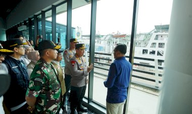 Tinjau-Pelabuhan-Merak,-Kapolri-Sebut-Terjadi-Penguraian-Kepadatan-Imbas-Kebijakan-Diskon-Tiket-dan-WFA