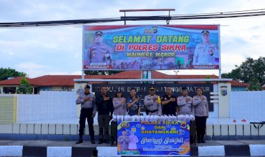 POLRES-SIKKA-BERBAGI-MAKANAN-PEMBUKA-PUASA-(TAKJIL)-DALAM-RANGKA-BULAN-SUCI-RAMADHAN-1446-H-2025-OLEH-PERSONIL-POLRES-SIKKA-KEPADA-MASYARAKAT