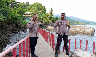 Polsek-Bola-Gelar-Patroli-Wisata-di-Tanjung-Watukrus-dalam-Rangka-Operasi-Ketupat-Turangga-2025