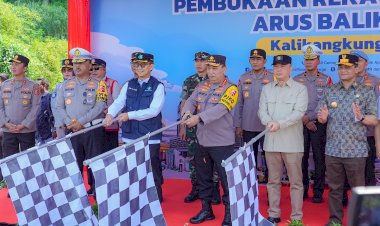Polri-Lepas-Flag-Off-One-Way-Nasional-Arus-Balik-Lebaran-2025-di-KM-414-Sampai-KM-70-Hari-Ini