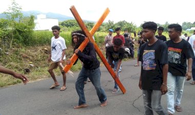 Polsek-Nelle-Polres-Sikka-Amankan-Kegiatan-Gladi-bersih-Tablo-Paroki-Roh-Kudus-Nelle