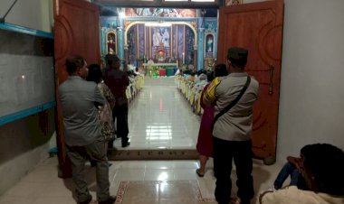 Polres-Sikka-All-Out-Amankan-Misa-Sabtu-Kudus:-Ribuan-Umat-Ibadah-dengan-Khidmat-dan-Aman