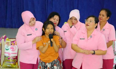 Bhayangkari-Polres-Sikka-Tebar-Kepedulian-di-Dua-Panti-Asuhan-Sambut-HUT-ke-45-Yayasan-Kemala-Bhayangkari