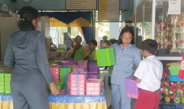 Program-MBG-Sasar-Ribuan-Pelajar,-Polres-Sikka-Pastikan-Kegiatan-Aman-dan-Lancar