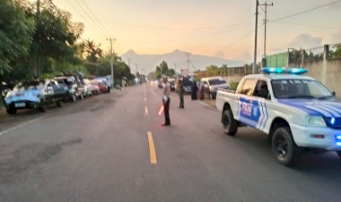 “Lalu-Lintas-Terkendali,-Jemaah-Haji-Sikka-Dilepas-dengan-Pengawalan-Ketat”