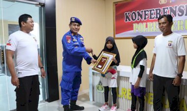 Dukung-Pelajar-di-Dunia-Olahraga,-Polres-Seruyan-Beri-Penghargaan-2-Atlet-Muda-Berprestasi