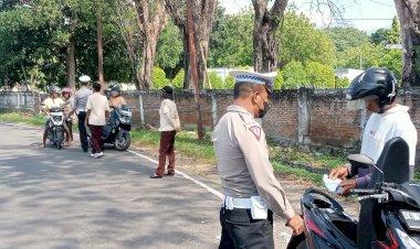Tertibkan-Jalan-Raya,-Satlantas-Polres-Sikka-Gelar-Razia-Ranmor-Skala-Besar