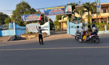 Personil-Sat-Lantas-Polres-Sikka-Laksanakan-Pengaturan-Lalu-Lintas-(Strong-Point-Pagi)