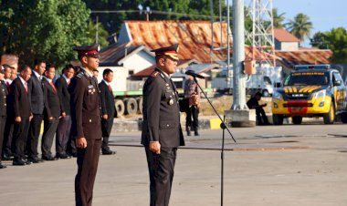 Khidmat-dan-Penuh-Hormat,-Polres-Sikka-Gelar-Ziarah-dan-Tabur-Bunga-Peringati-Hari-Bhayangkara-ke-79