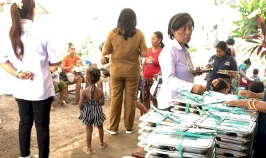 Tingkatkan-Kepedulian-Sosial,-Polres-Sikka-Awasi-Penyaluran-MBG-di-Posyandu