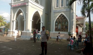 Polres-Sikka-dan-Polsek-Jajaran-Laksanakan-Patroli-Minggu-Kasih,-Wujud-Hadirnya-Polri-di-Tengah-Umat-Beribadah