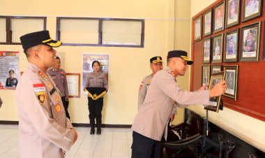 Tradisi-Penuh-Makna-Warnai-Serah-Terima-Jabatan-Kapolres-Sikka